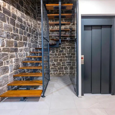 Lasa Pur Dir Apartment