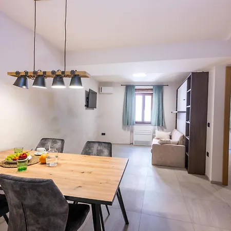 Lasa Pur Dir Apartment