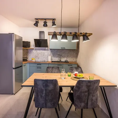 Lasa Pur Dir Apartment *