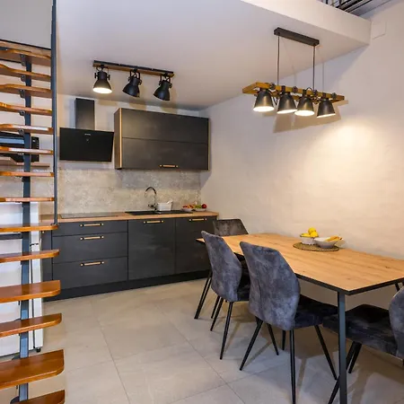 Lasa Pur Dir Apartment
