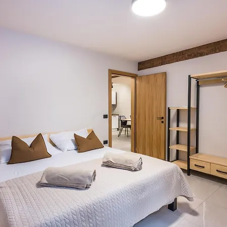 Apartment Lasa Pur Dir *
